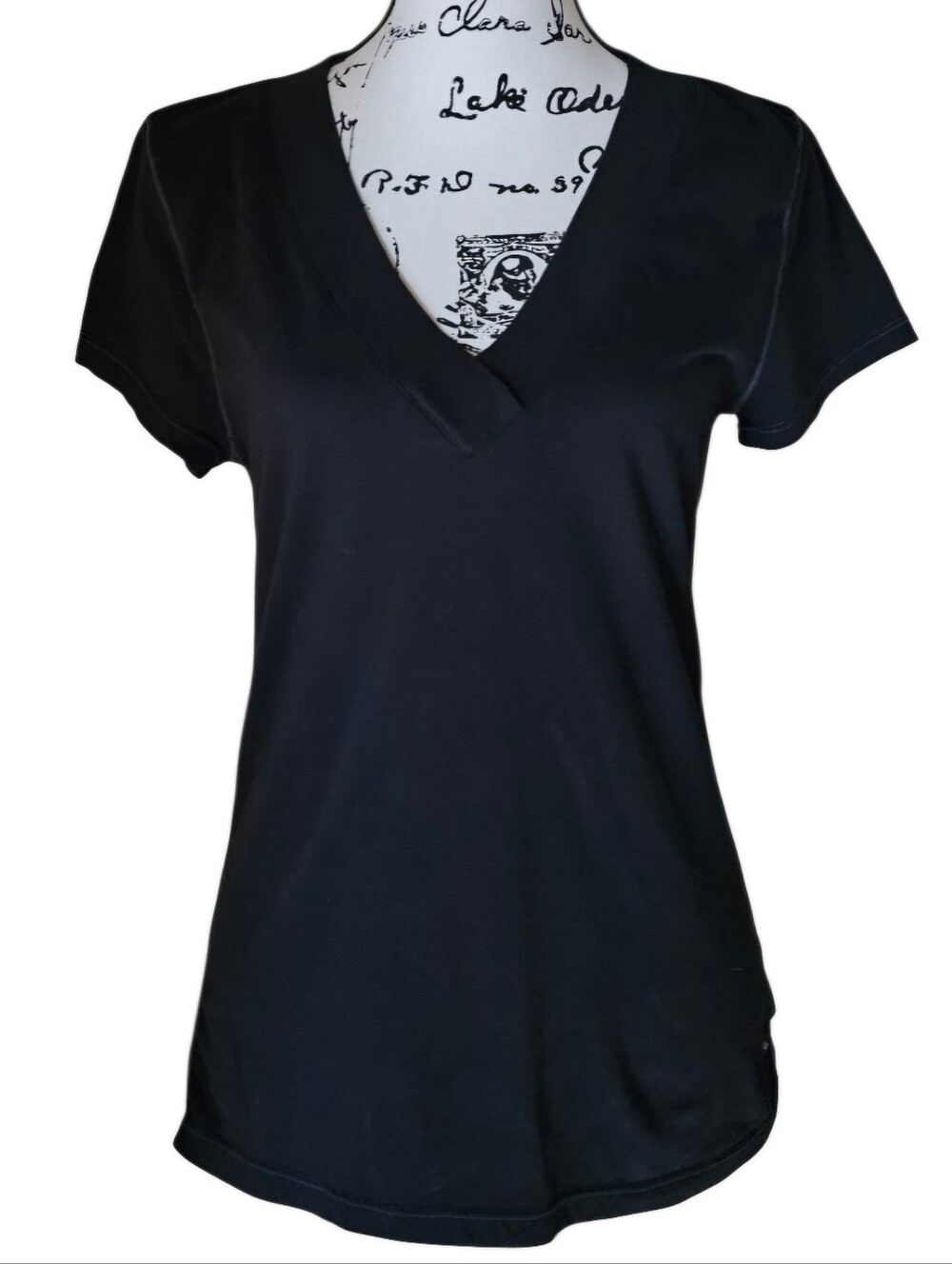 American Eagle Outfitters Black V-Neck Short Sleeve Tee